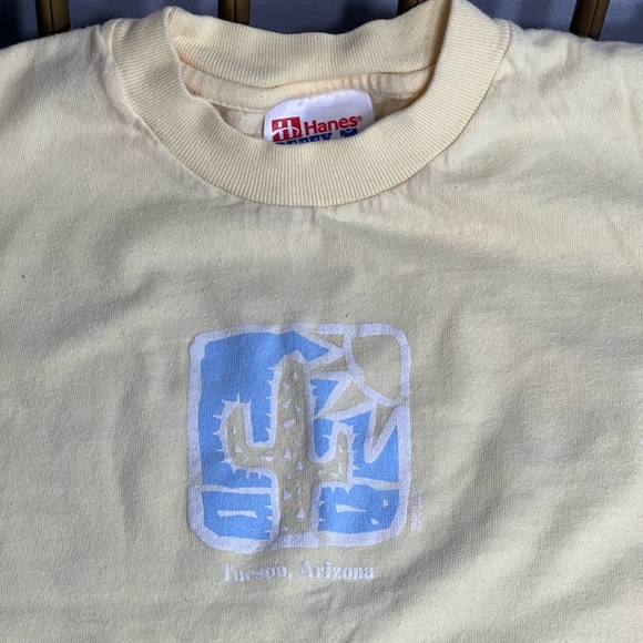 Vintage 100% cotton made in the USA 90s single stitch Yellow Graphic T-Shirt - Picture 2 of 4
